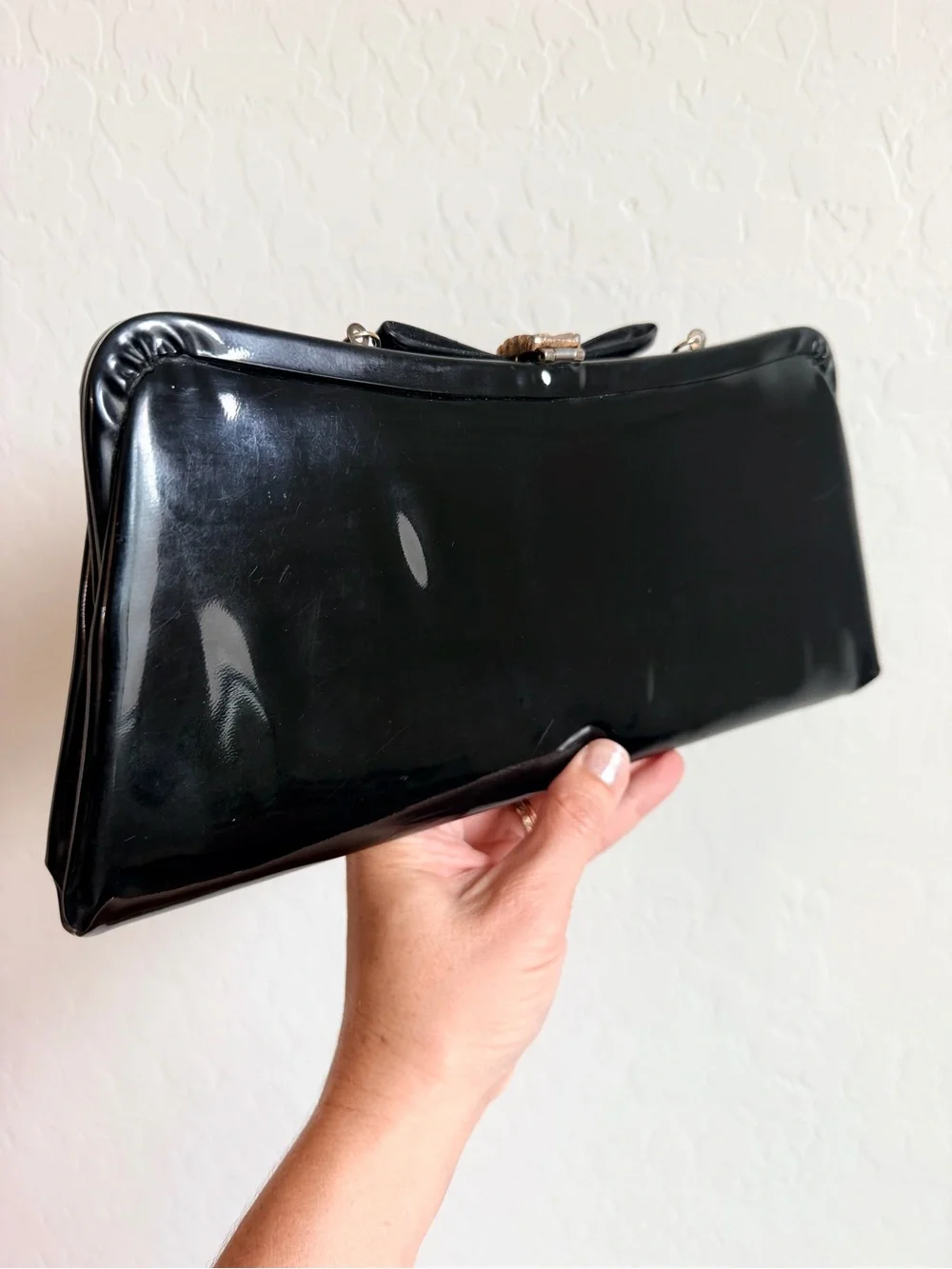 VINTAGE 1960s BLACK PATENT CLUTCH PURSE